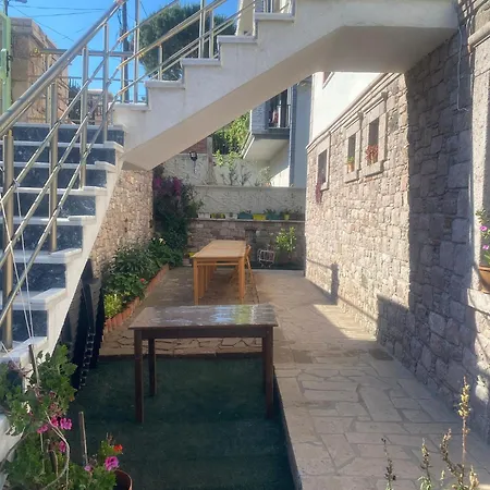 Ayvalık Akan Oda ve Kahvaltı Ayvalı